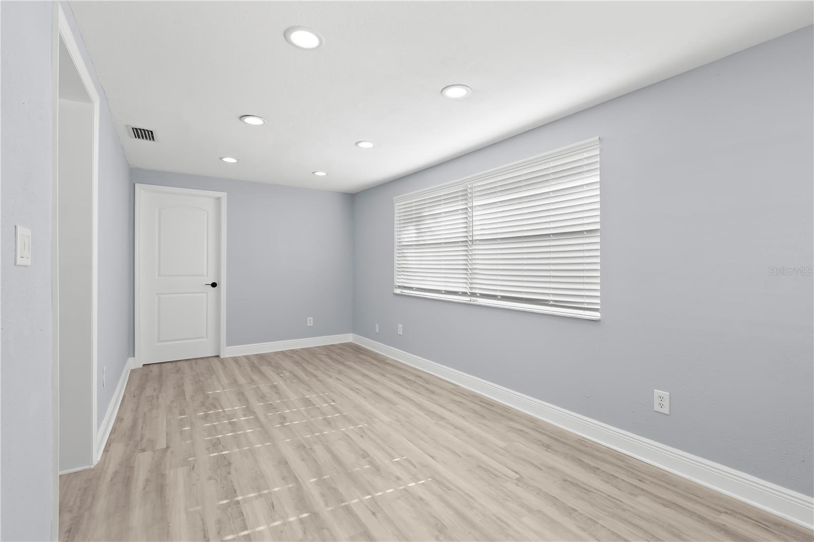 3921 W GRAY ST — photo 22