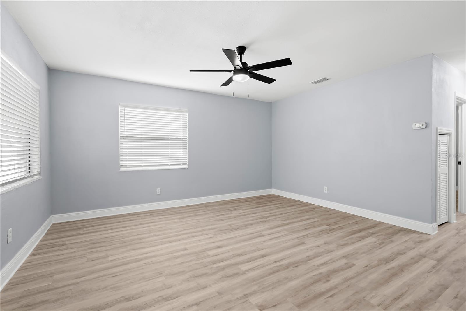 3921 W GRAY ST — photo 2