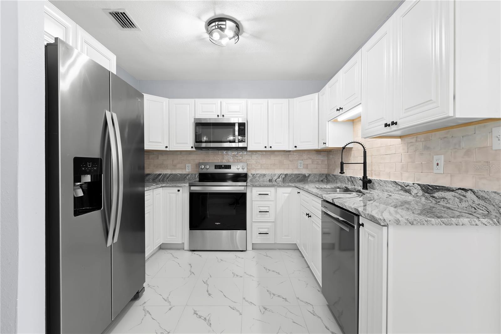 3921 W GRAY ST — photo 4