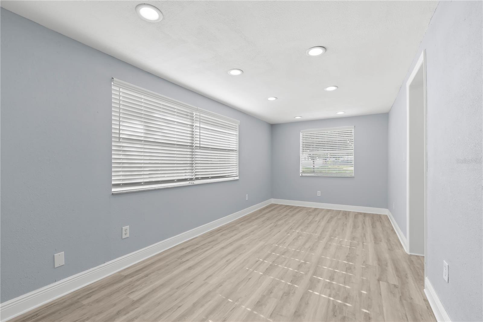 3921 W GRAY ST — photo 23