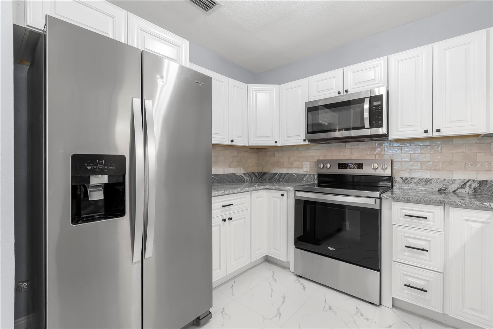 3921 W GRAY ST — photo 7