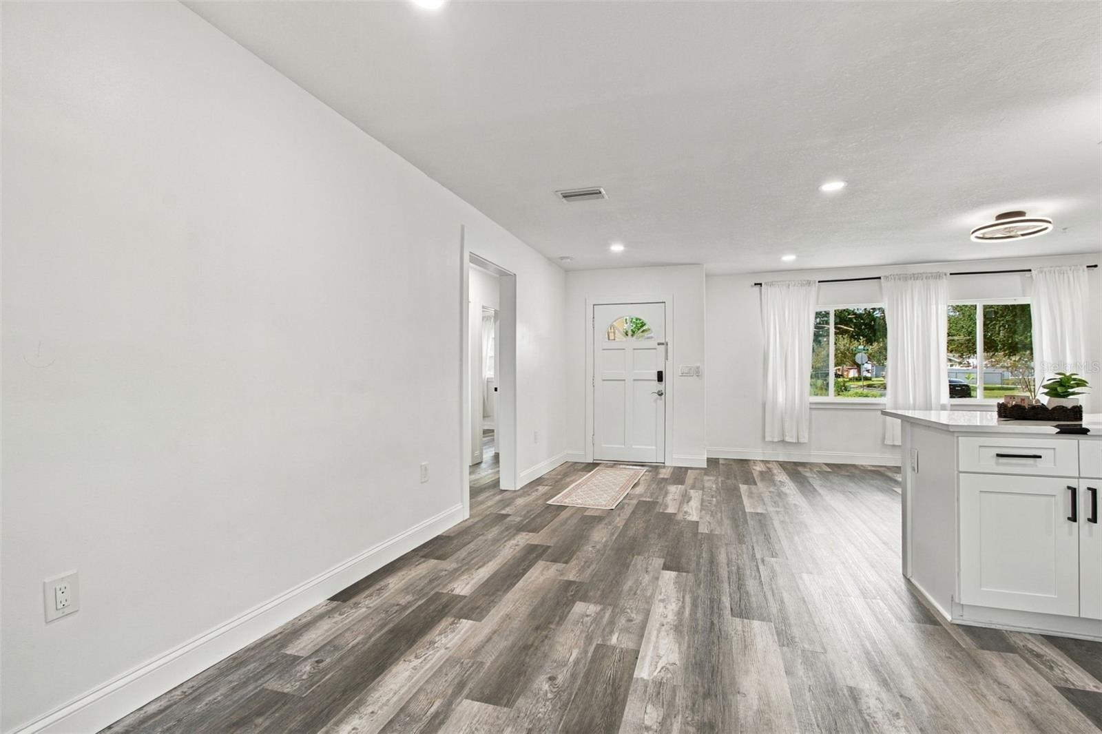 936 LYNDHURST ST — photo 24