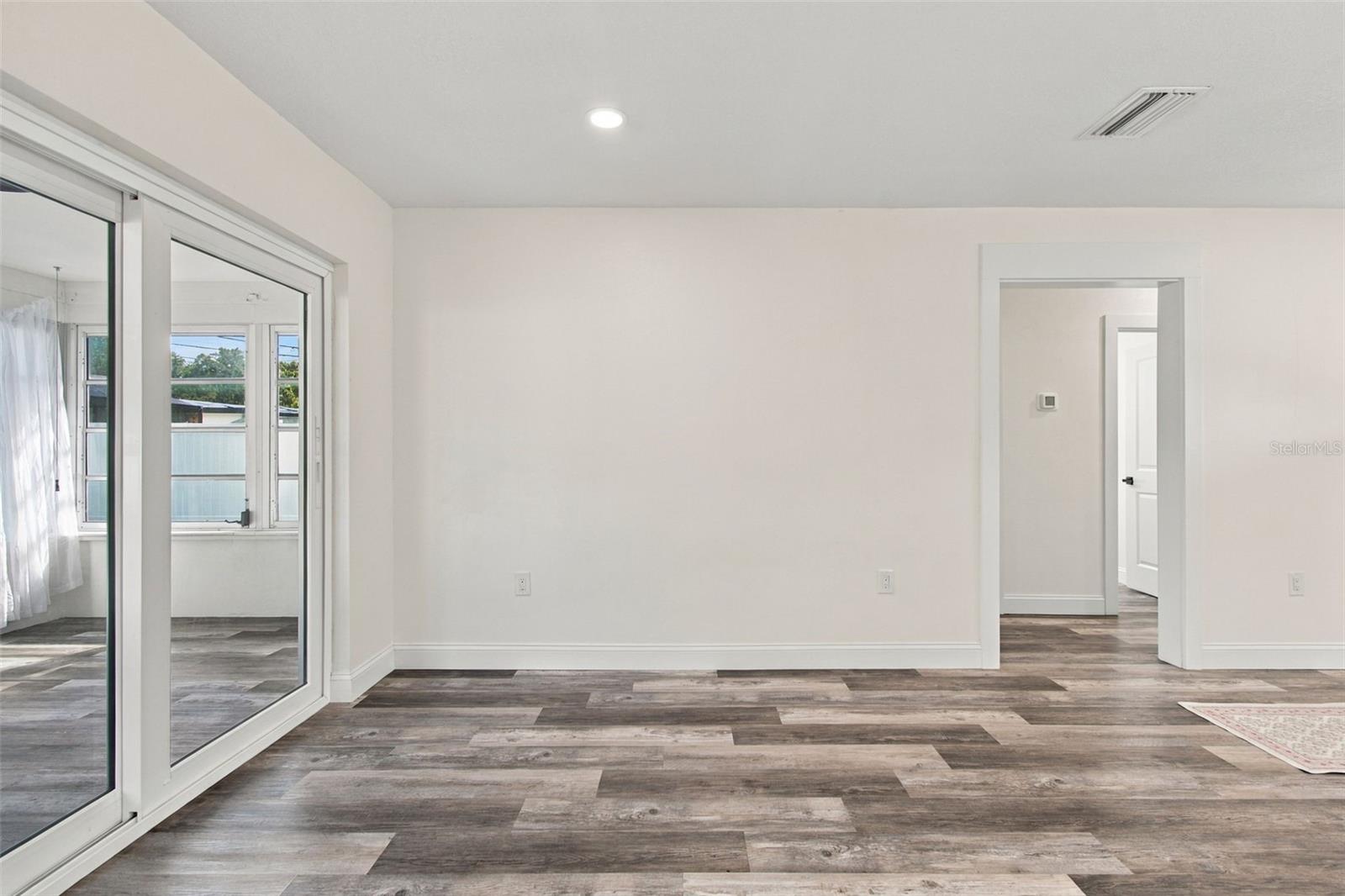 936 LYNDHURST ST — photo 23
