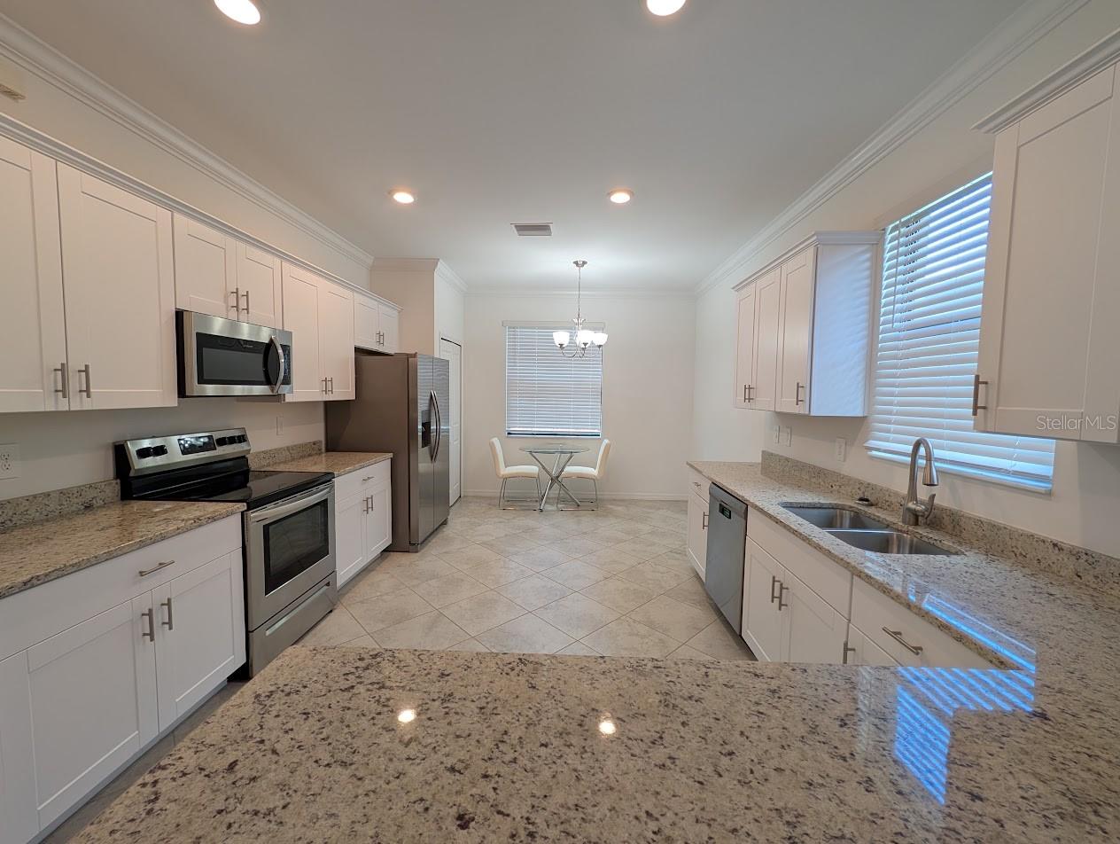 11100 BALFOUR ST — photo 3