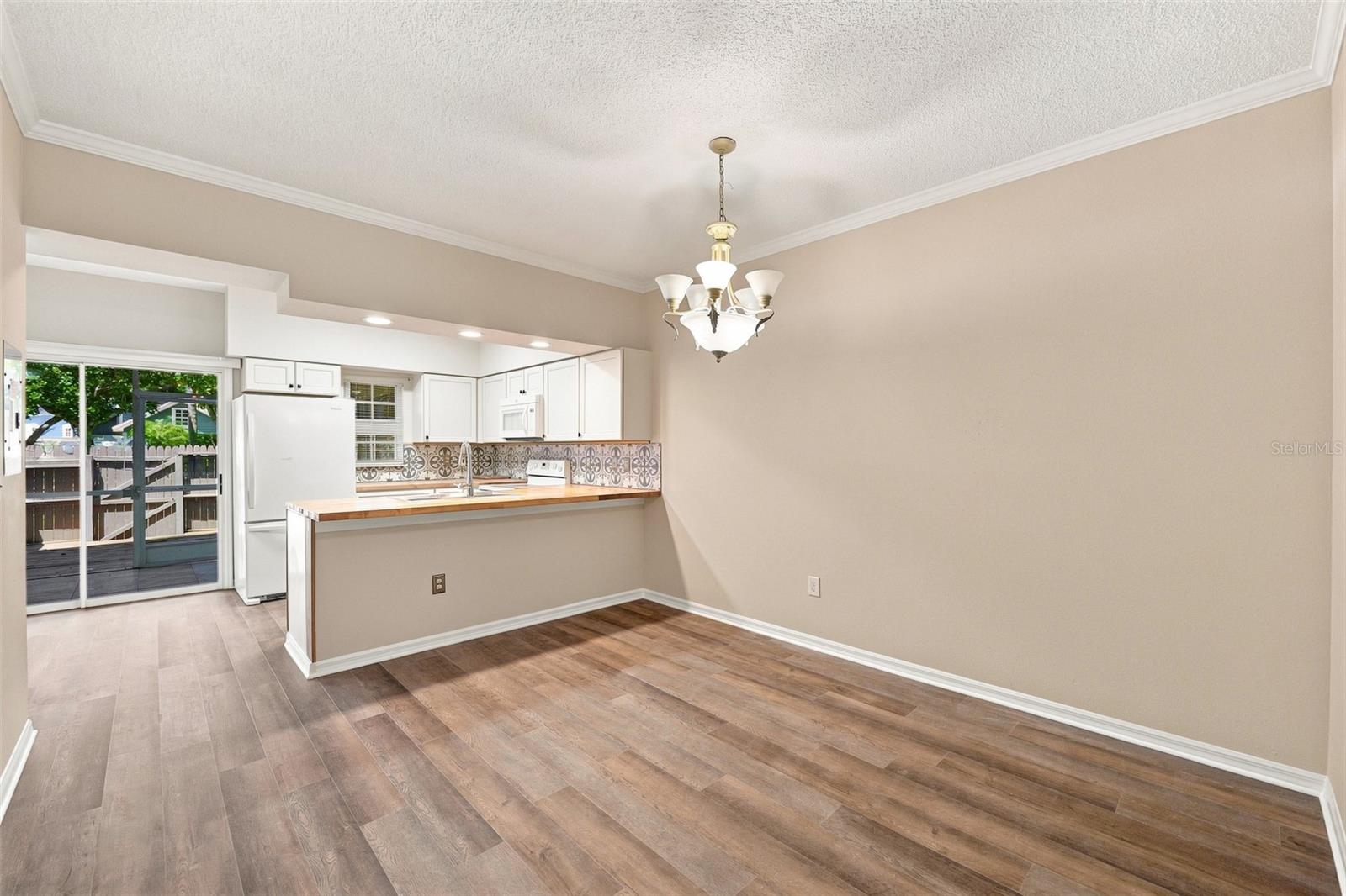 2725 PENZANCE ST — photo 8