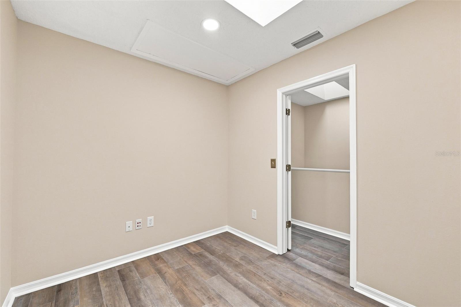 2725 PENZANCE ST — photo 22