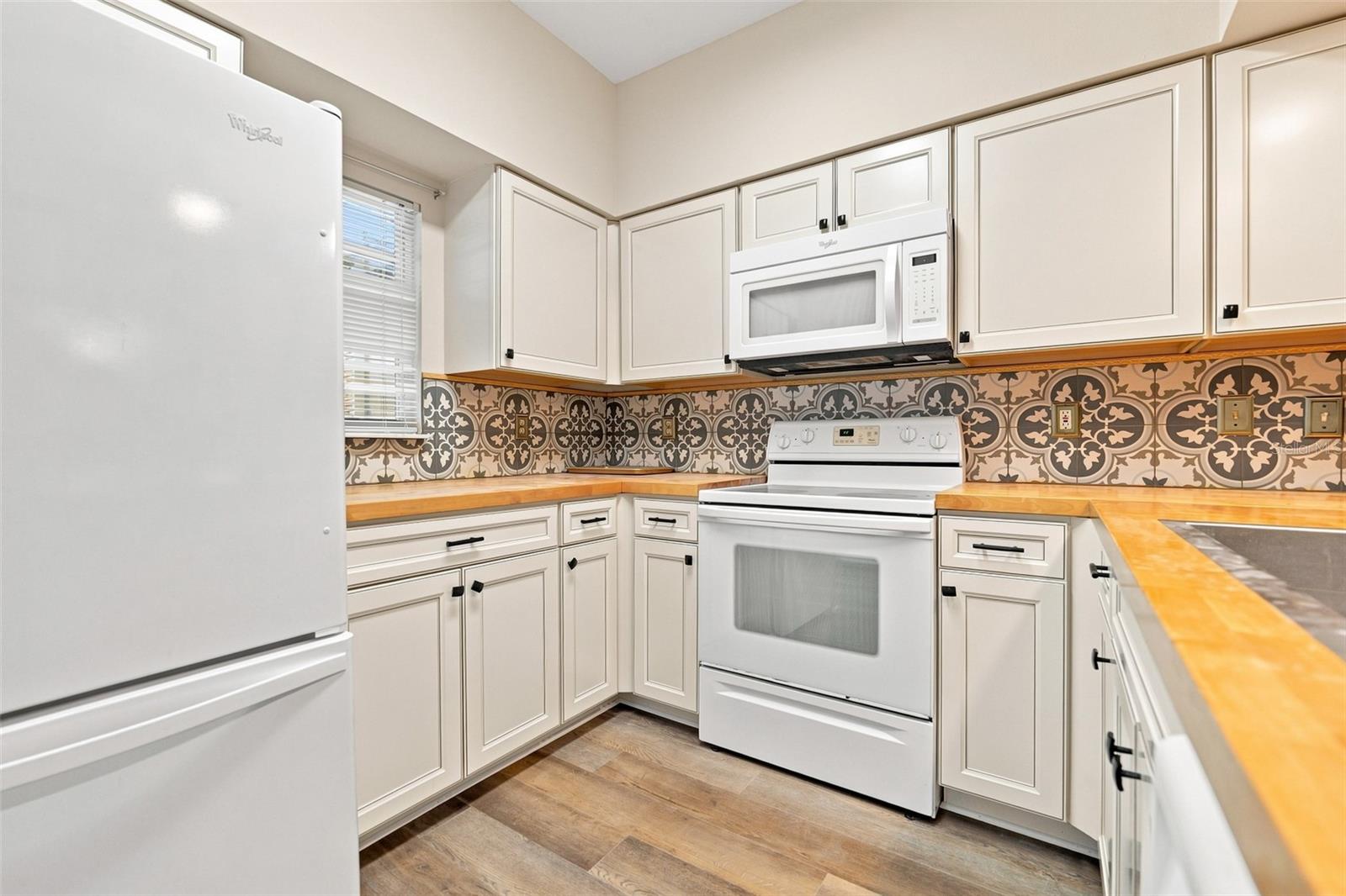 2725 PENZANCE ST — photo 12