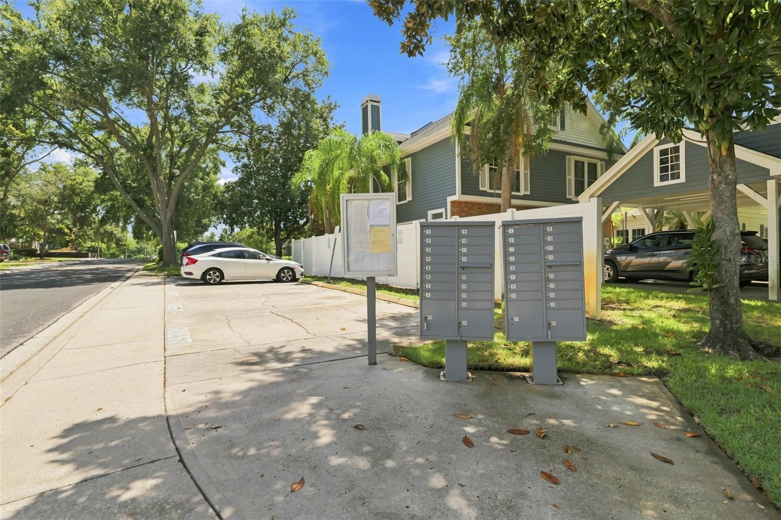 2725 PENZANCE ST — photo 32