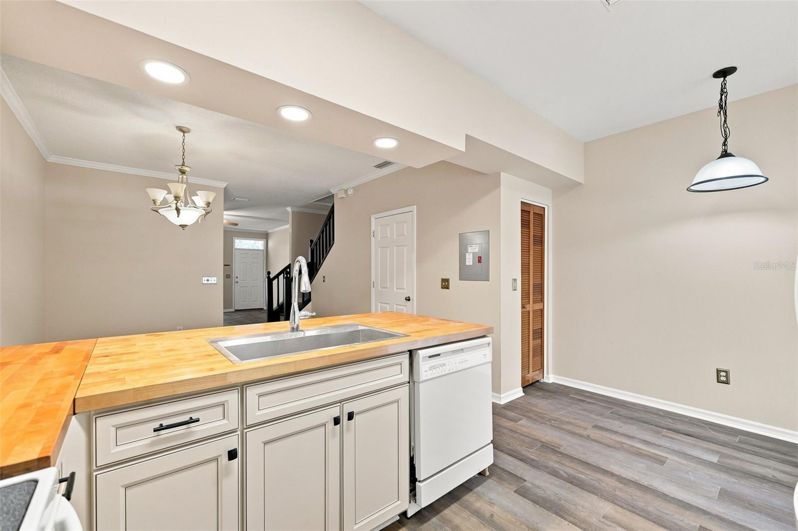 2725 PENZANCE ST — photo 13