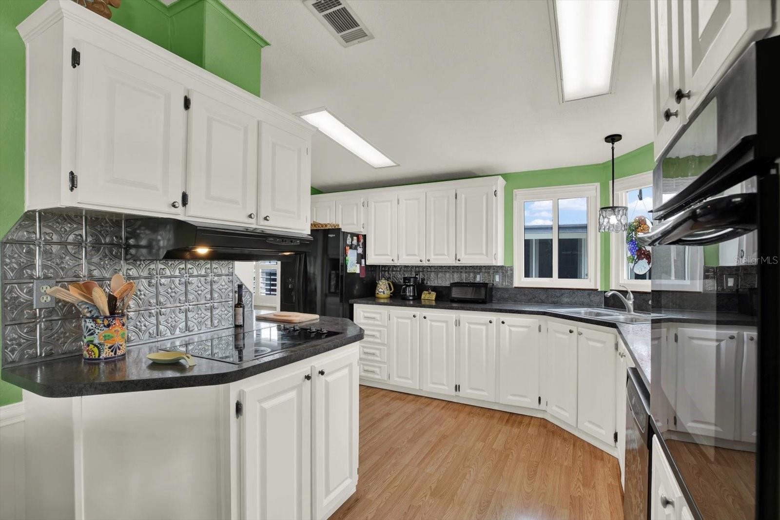 8479 IMPERIAL CIR — photo 17