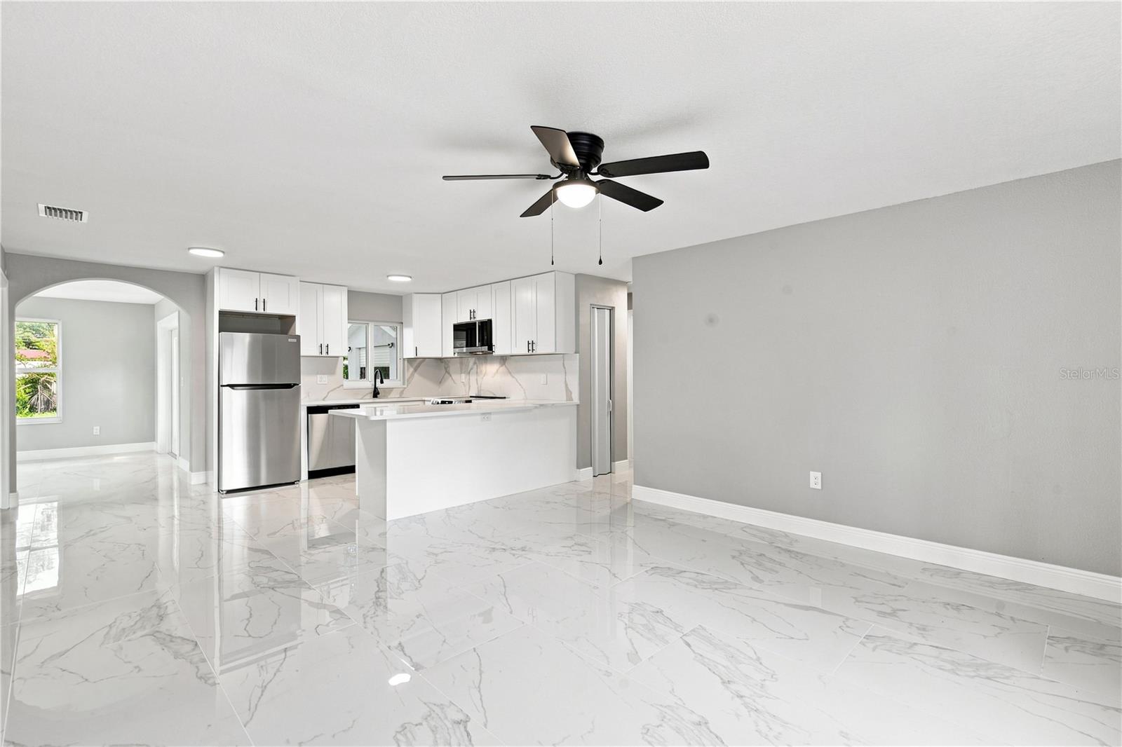 7033 WENTWORTH WAY — photo 8