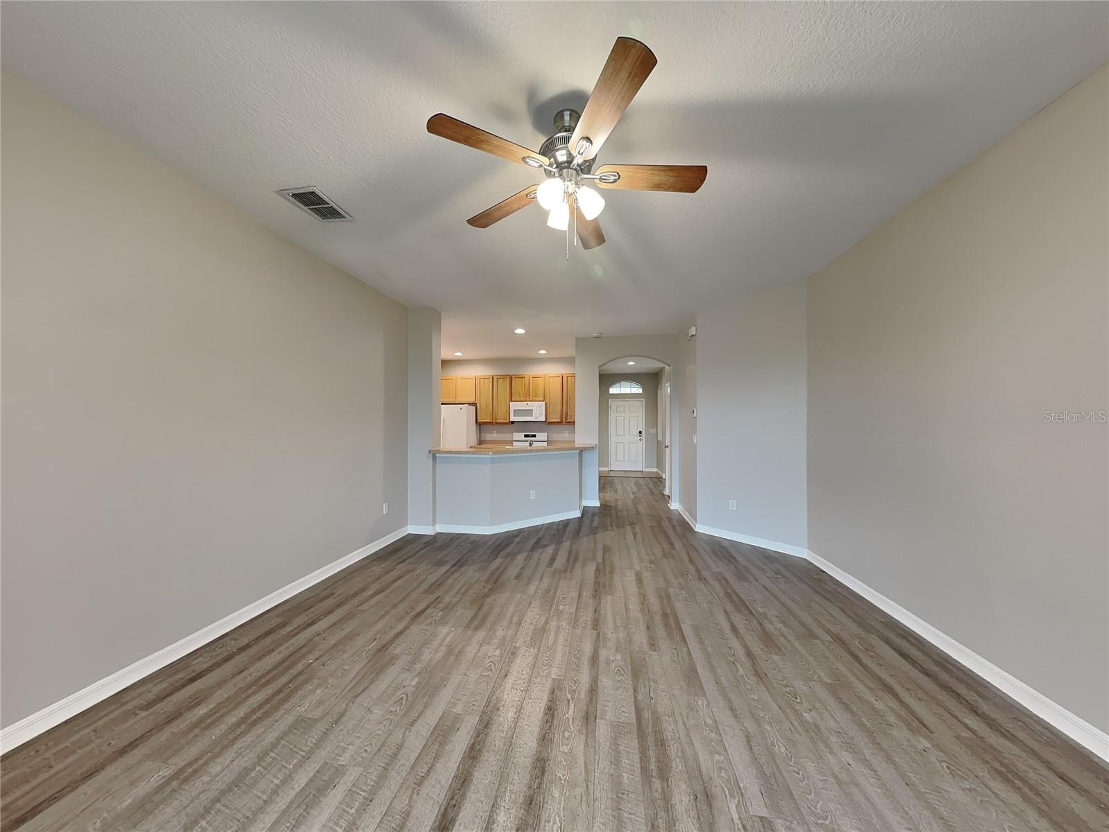Home in SEFFNER — photo 2