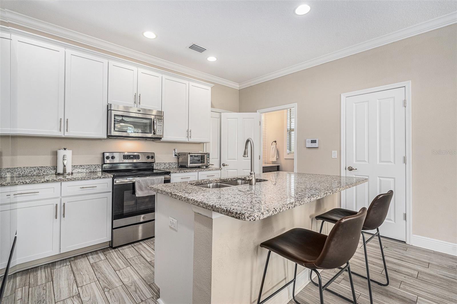 10715 MARSHA DR — photo 2