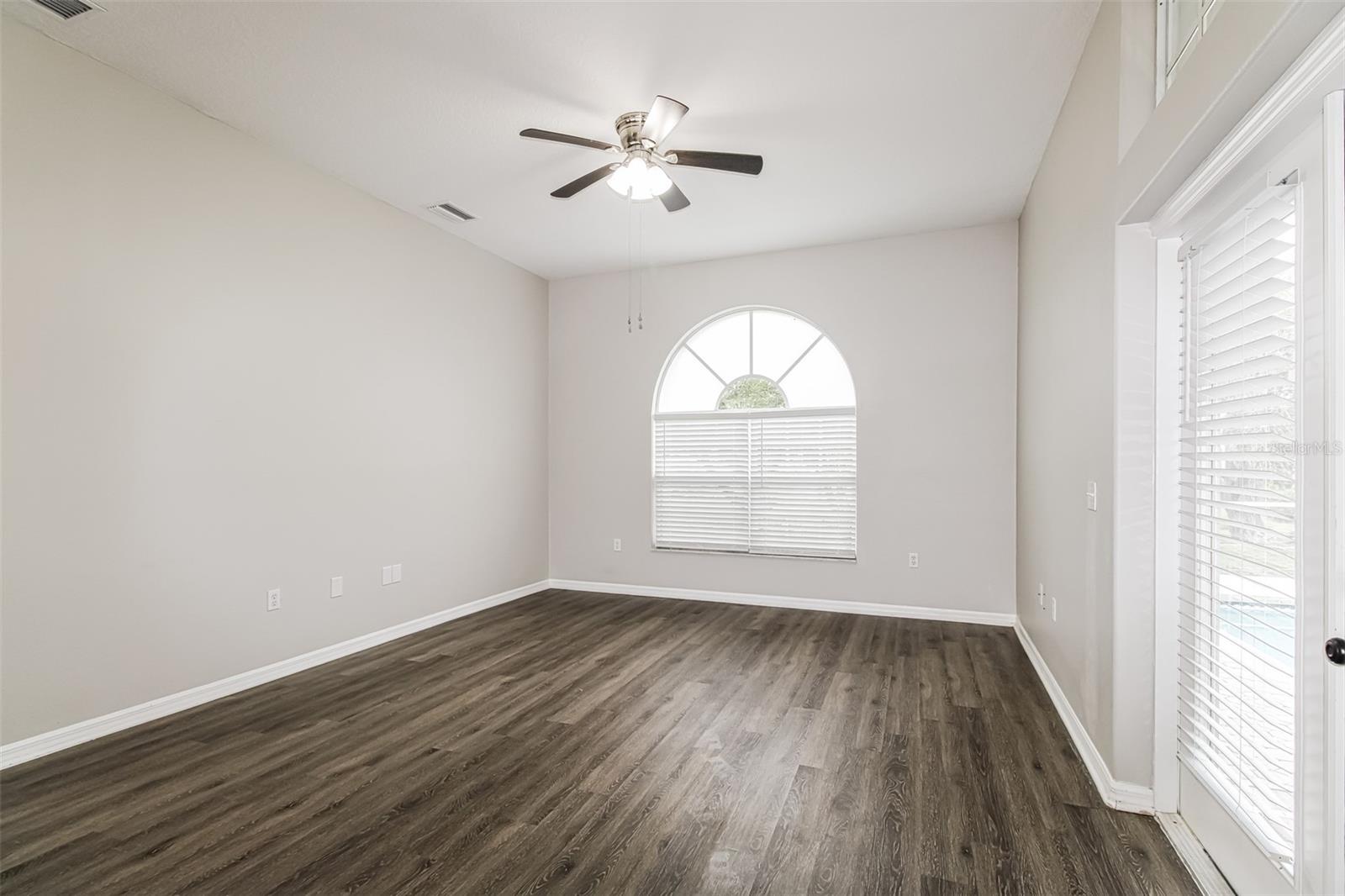 4604 TRIMBLE LN — photo 10