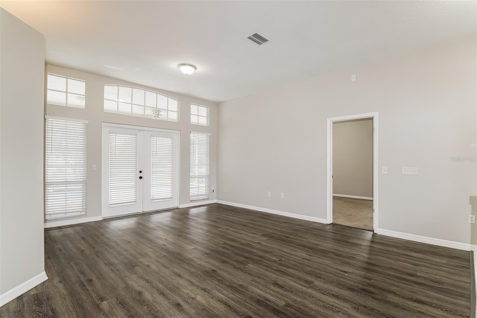 4604 TRIMBLE LN — photo 4