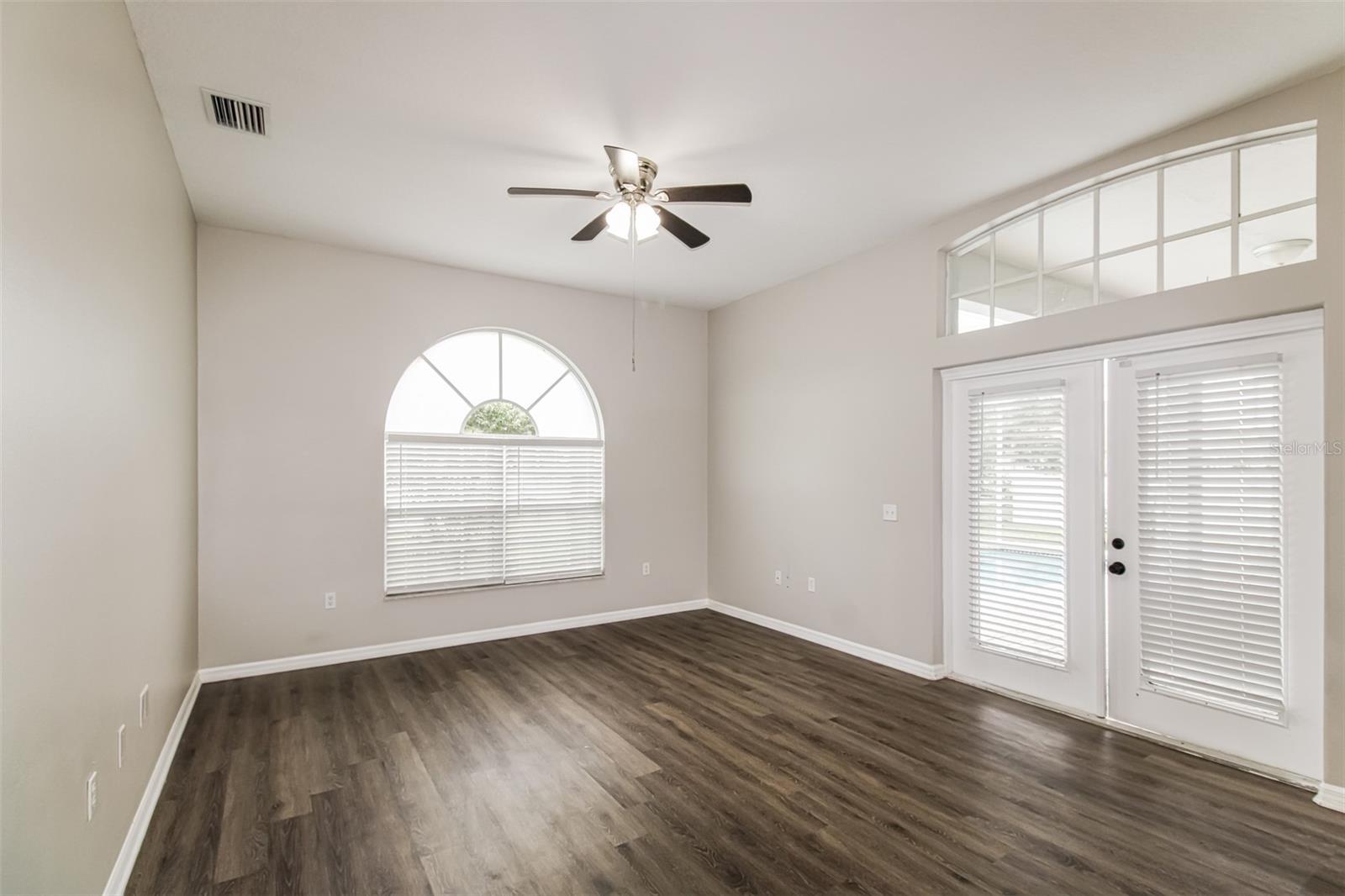 4604 TRIMBLE LN — photo 9
