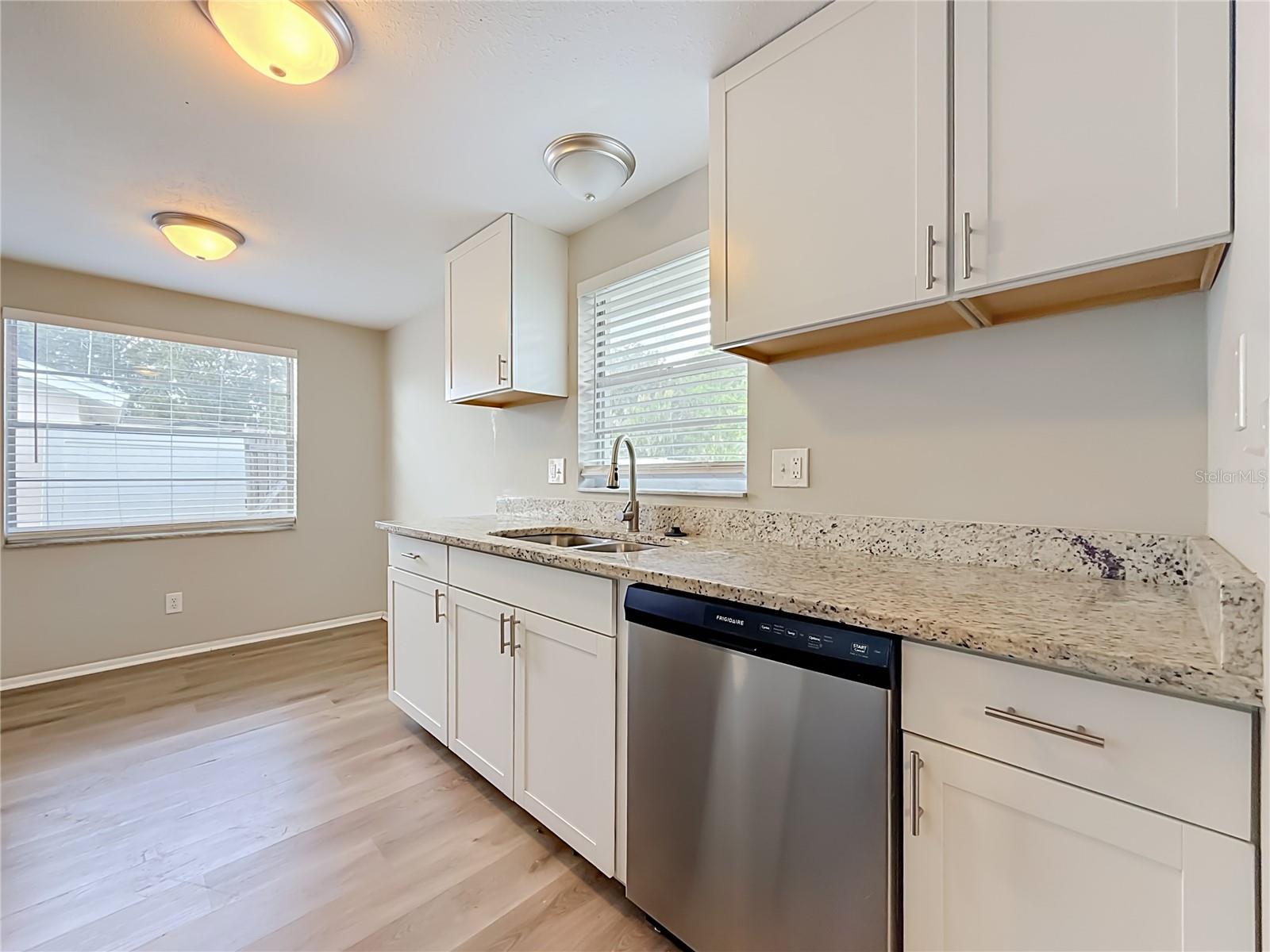 7606 WOODLAND OAKS CT — photo 9
