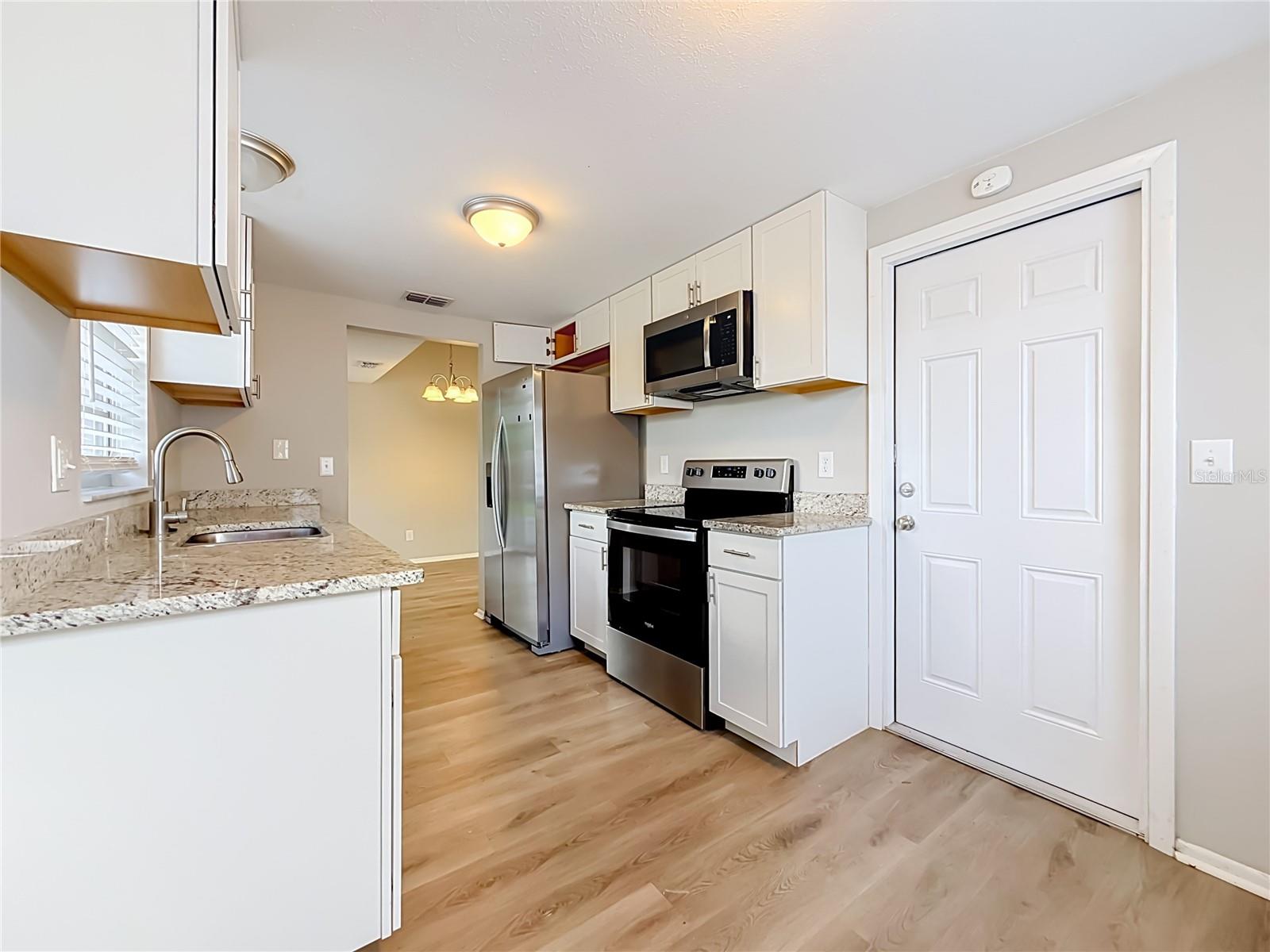 7606 WOODLAND OAKS CT — photo 12