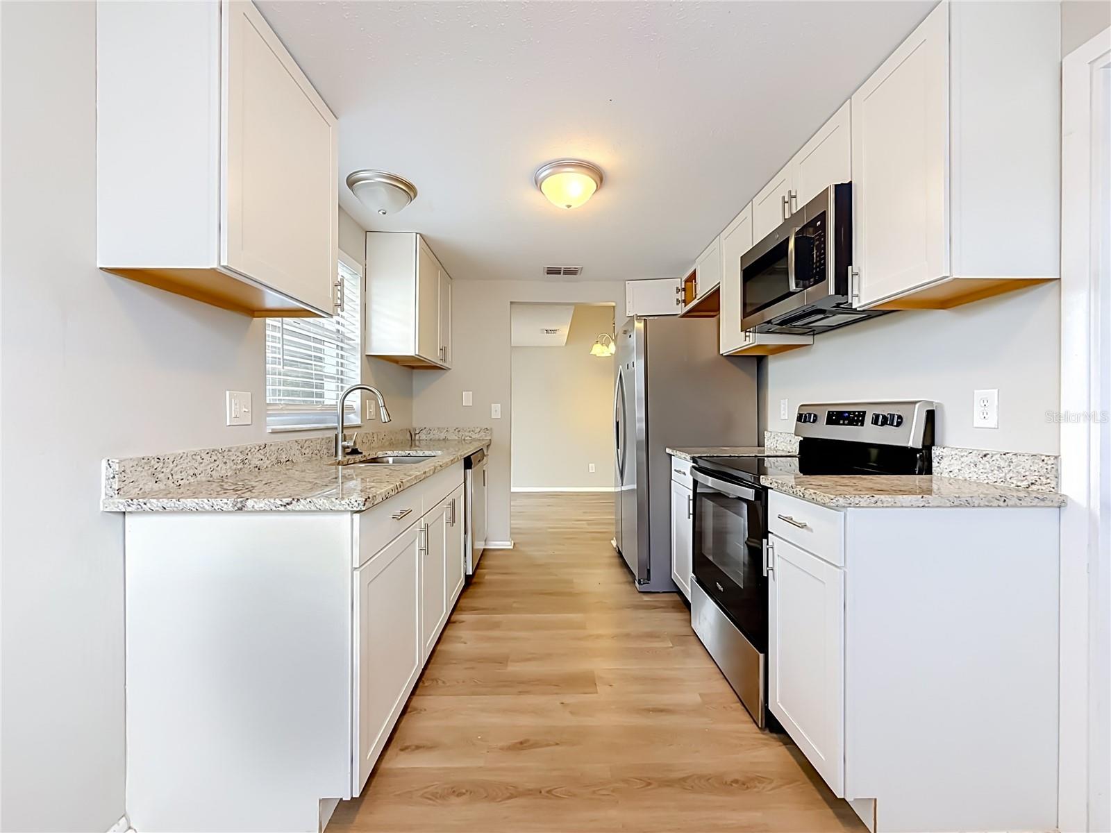 7606 WOODLAND OAKS CT — photo 13