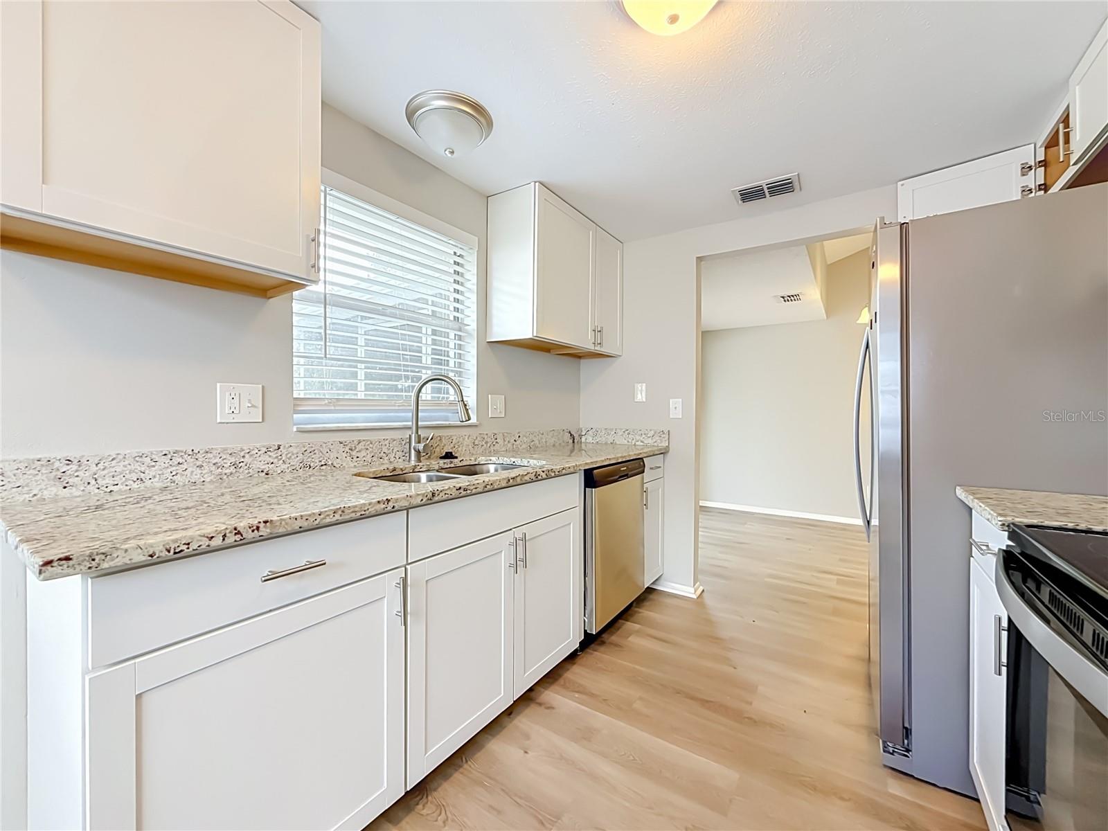 7606 WOODLAND OAKS CT — photo 8