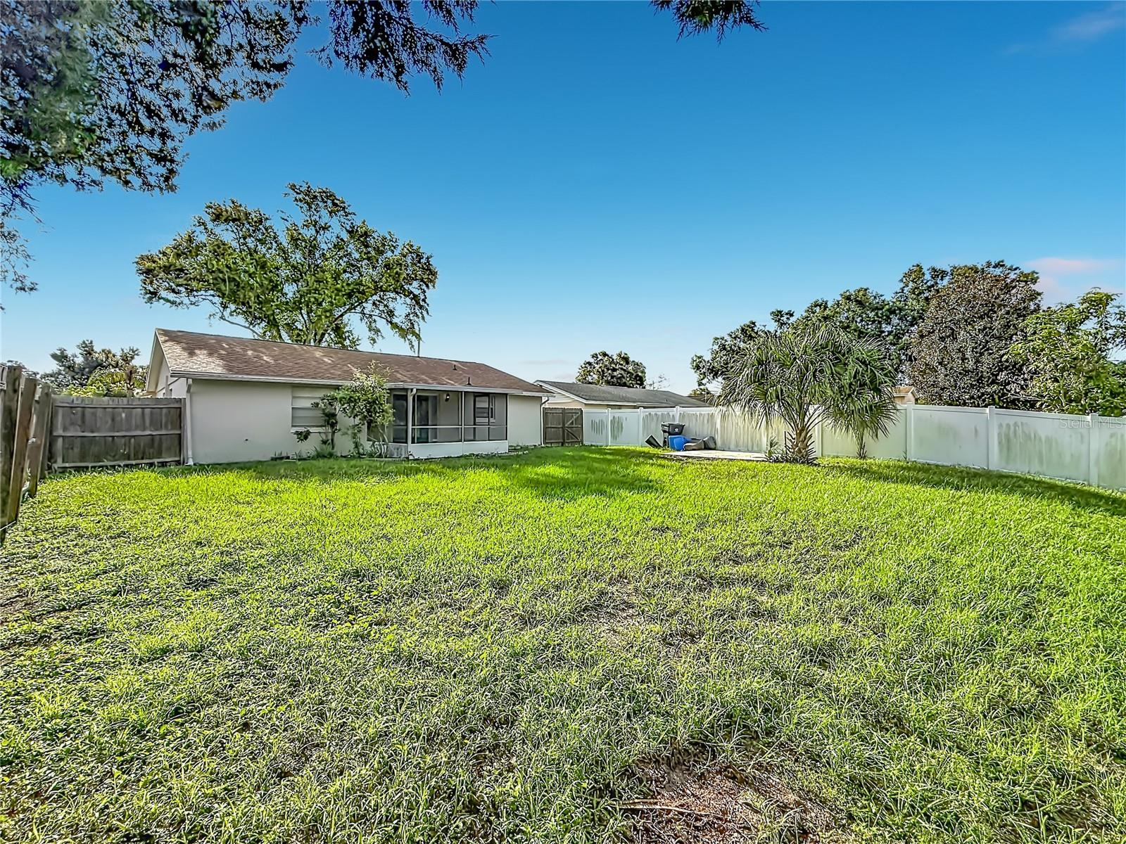 7606 WOODLAND OAKS CT — photo 30