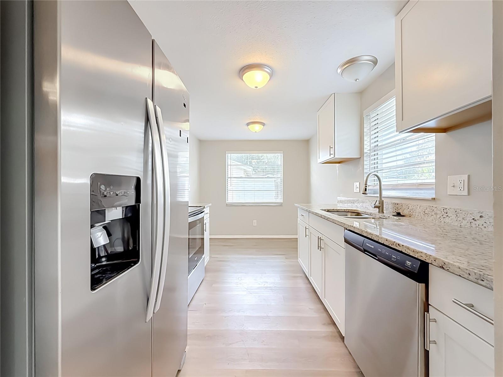 7606 WOODLAND OAKS CT — photo 10