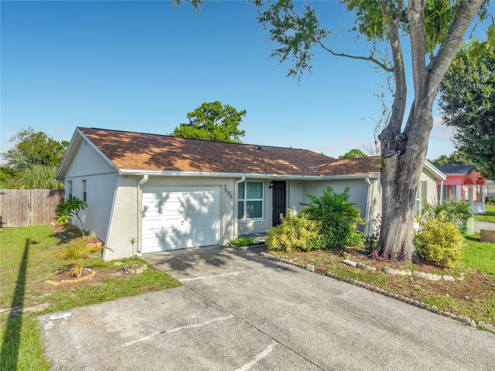 7606 WOODLAND OAKS CT — photo 32