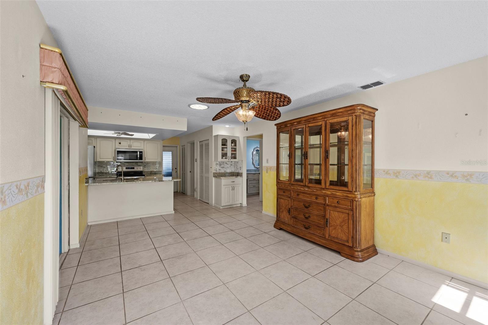 8643 GOLD PINE DR — photo 11