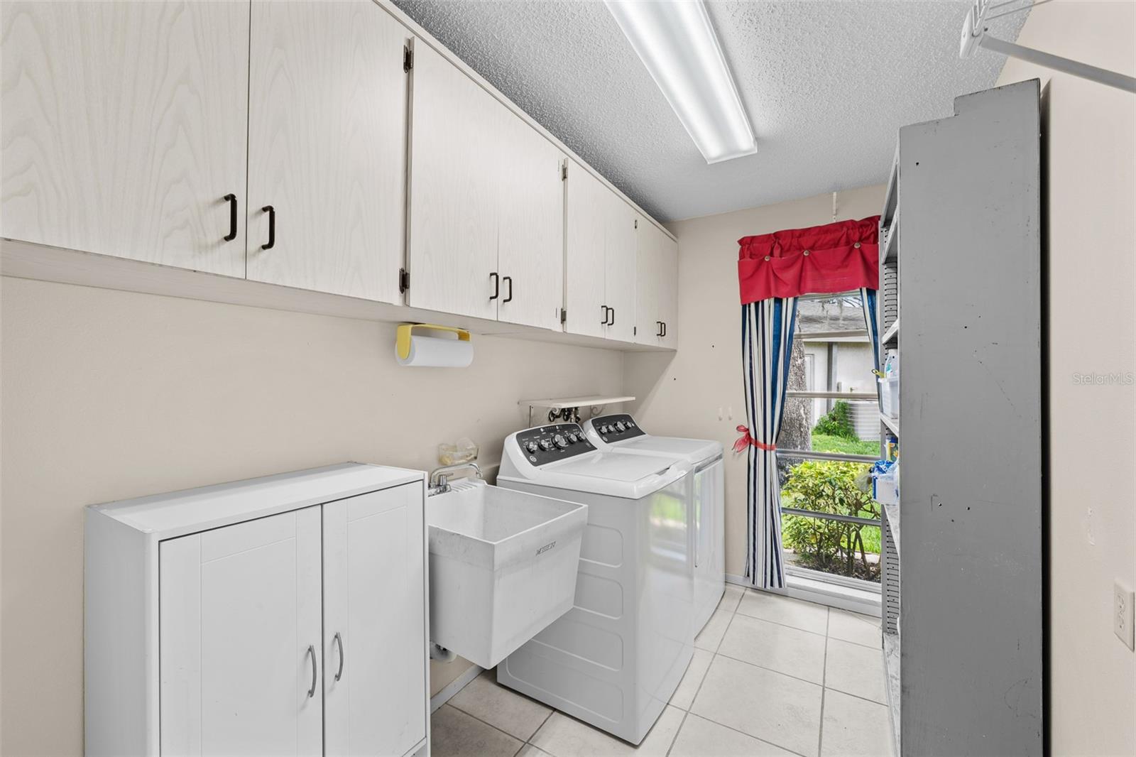 8643 GOLD PINE DR — photo 18