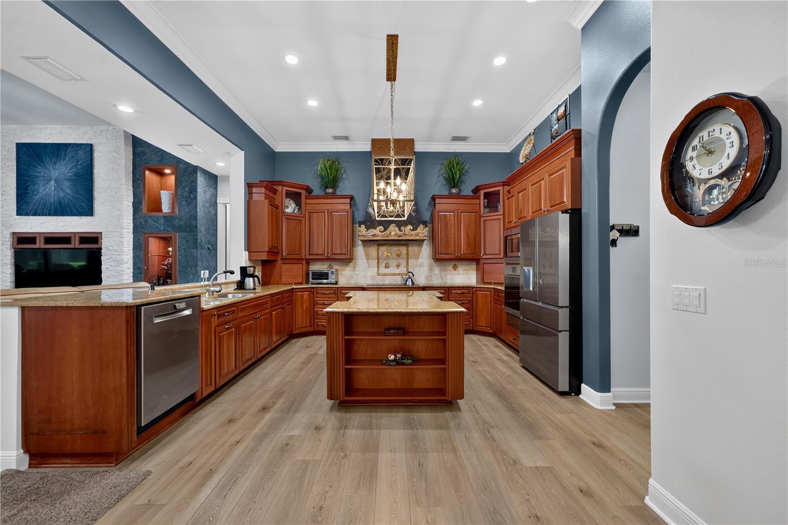21732 SHAMU DR — photo 3