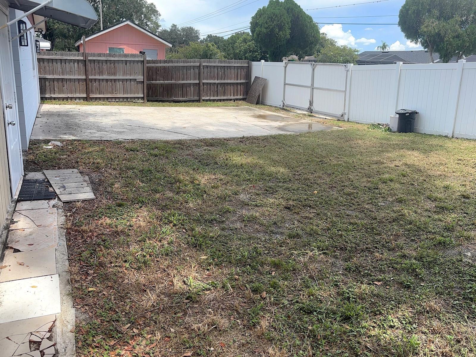 902 SAMY DR — photo 27