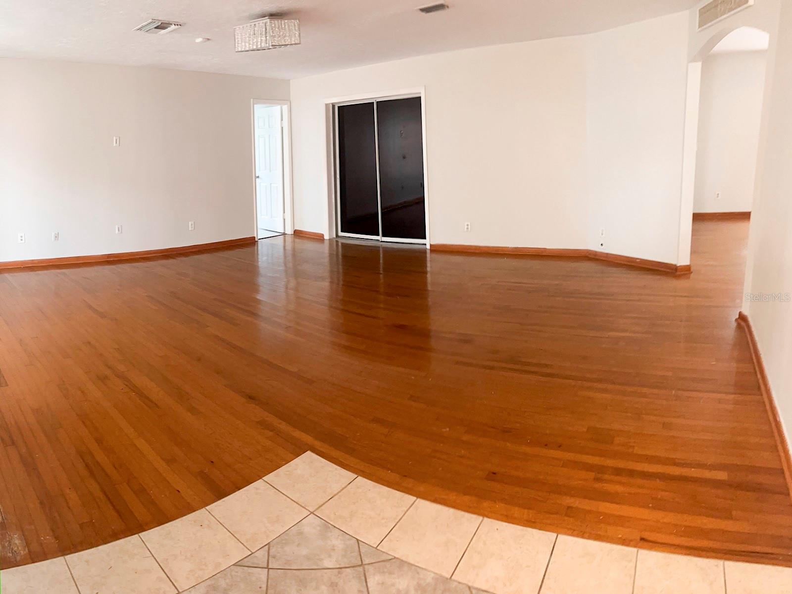 902 SAMY DR — photo 8
