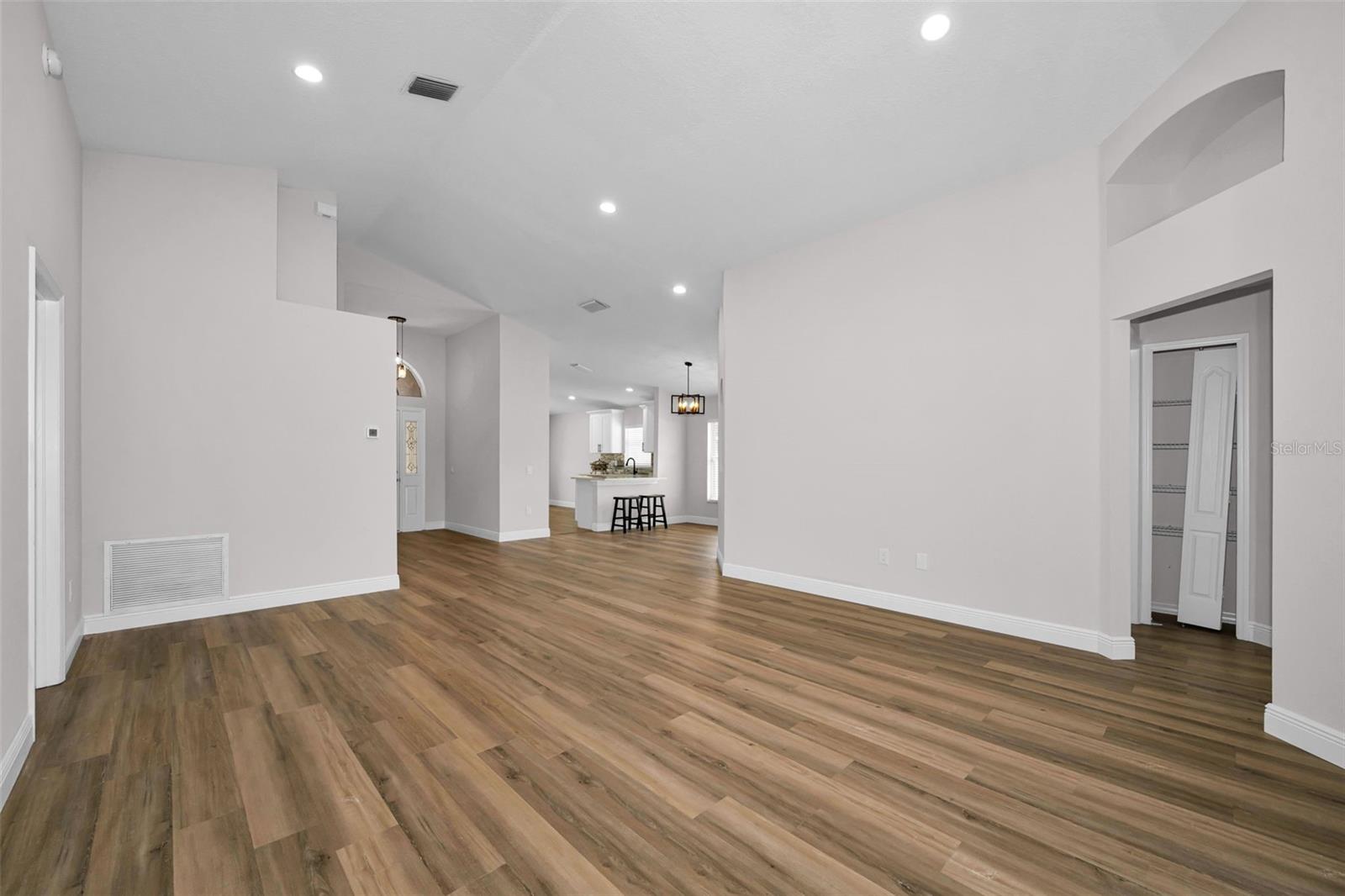25427 SEVEN RIVERS CIR — photo 13