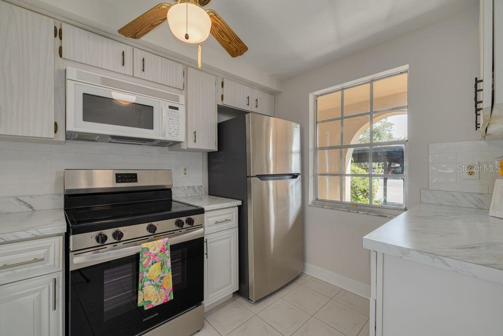 4433 SUNSTATE DR — photo 3