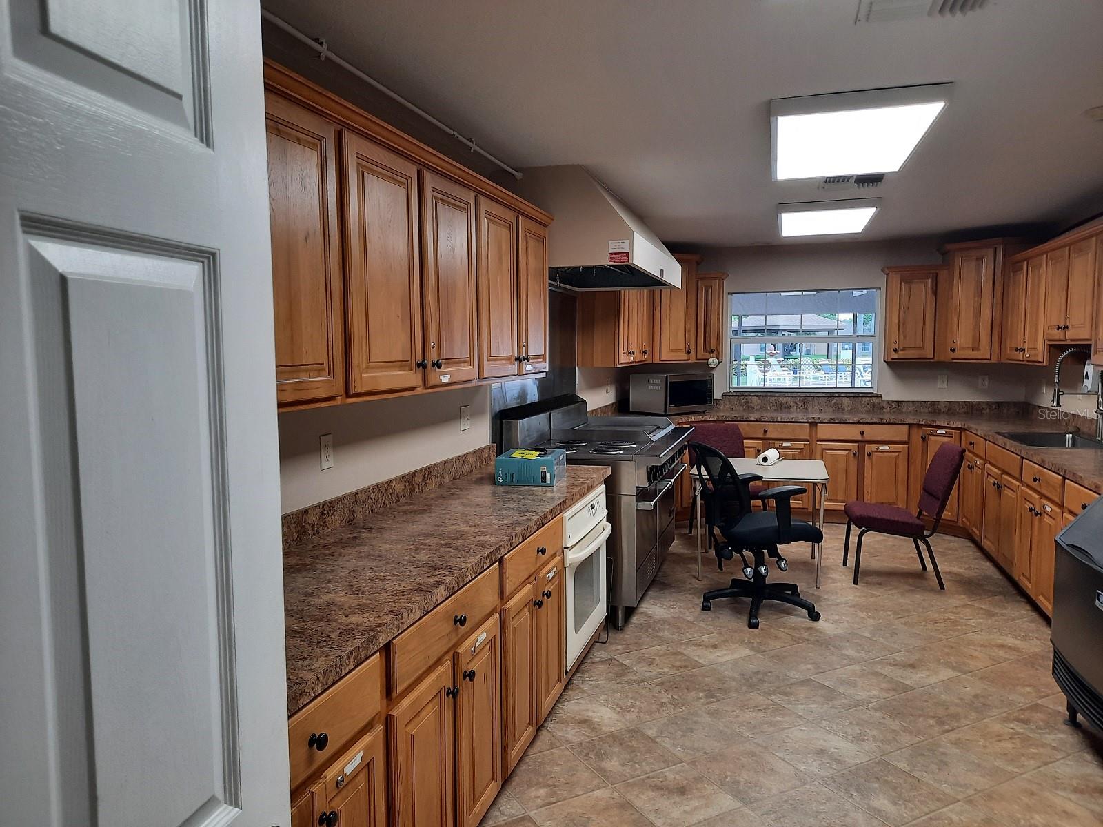 9014 SEVERN LN #8 — photo 37