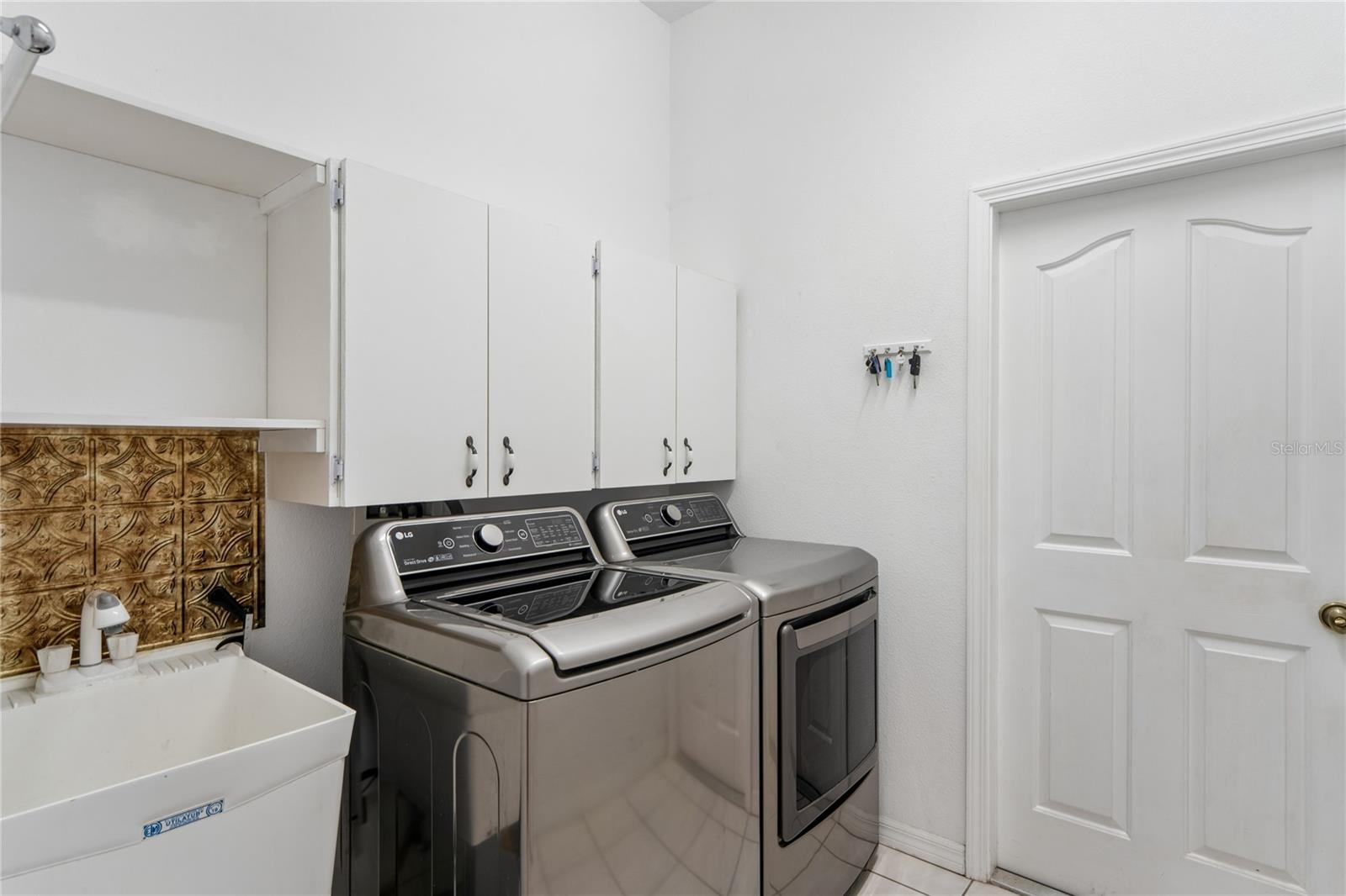 Home in NEW PORT RICHEY — photo 21