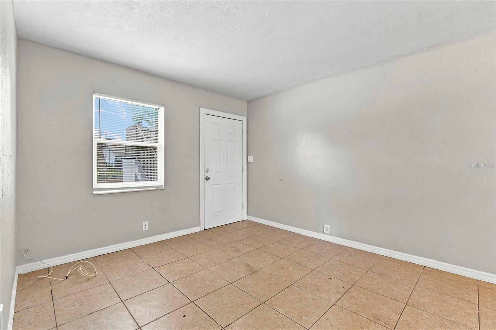 1771 RUSSELL ST S #1 — photo 4