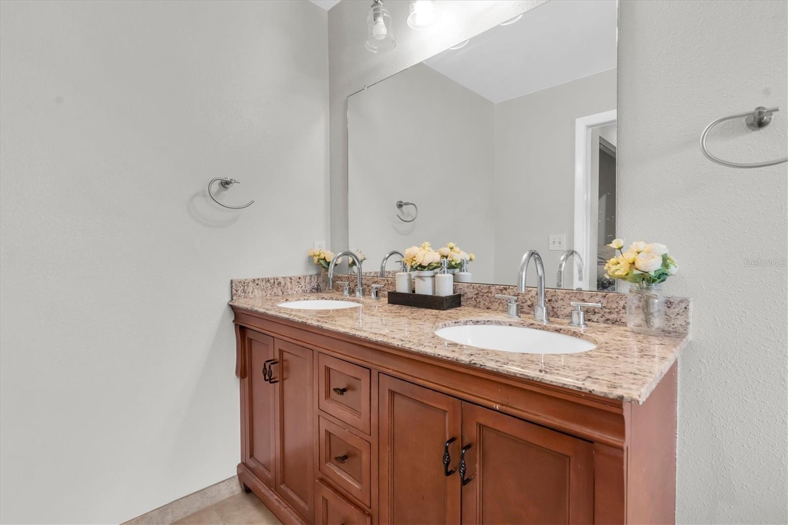 914 HARBOR CIR — photo 24
