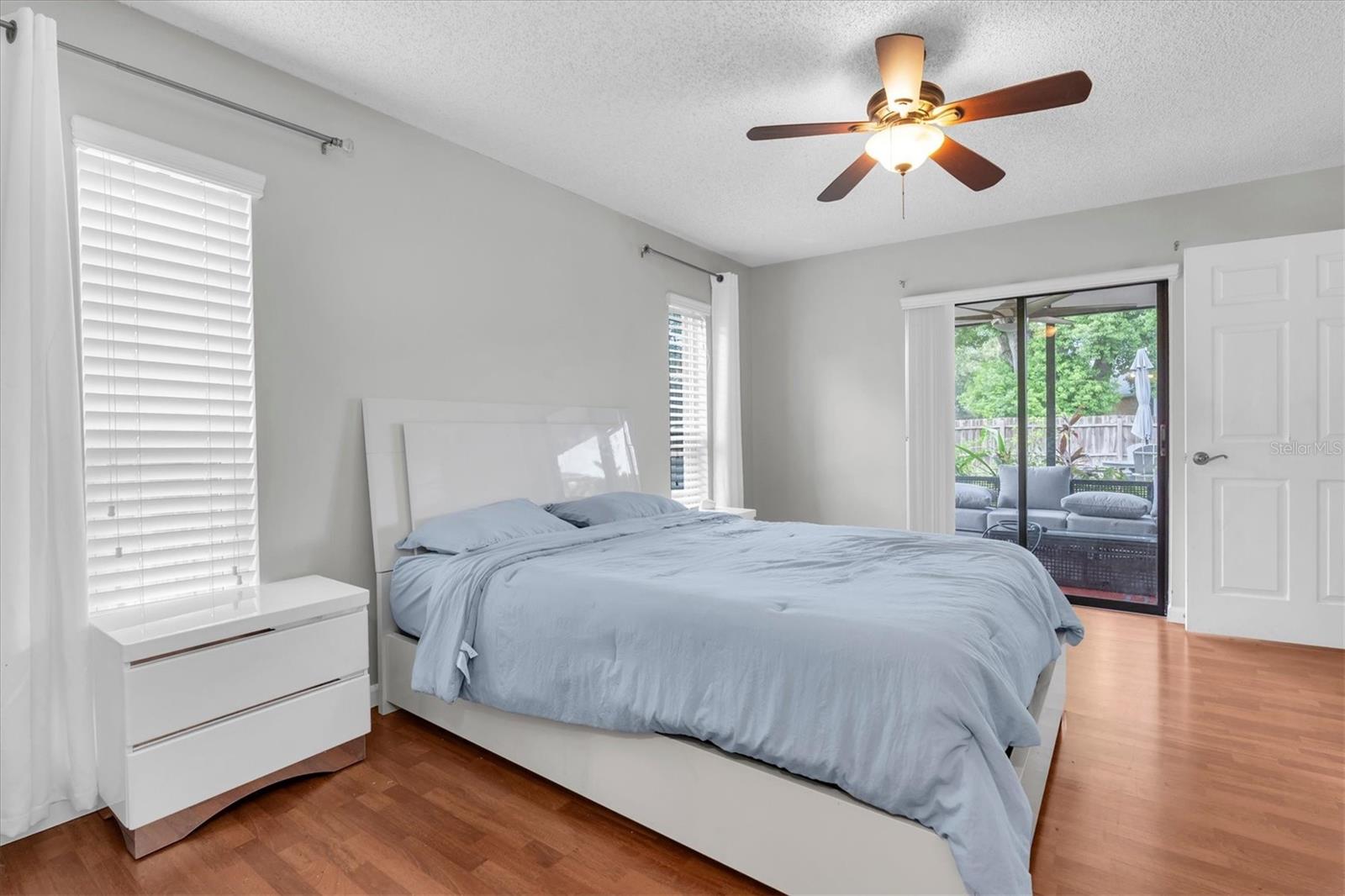 914 HARBOR CIR — photo 22