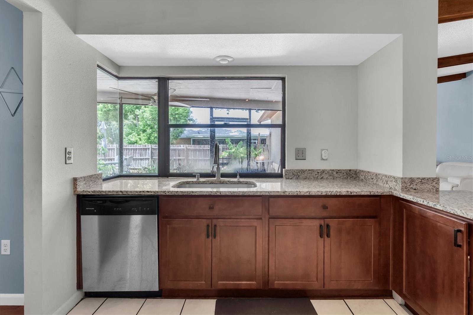 914 HARBOR CIR — photo 15