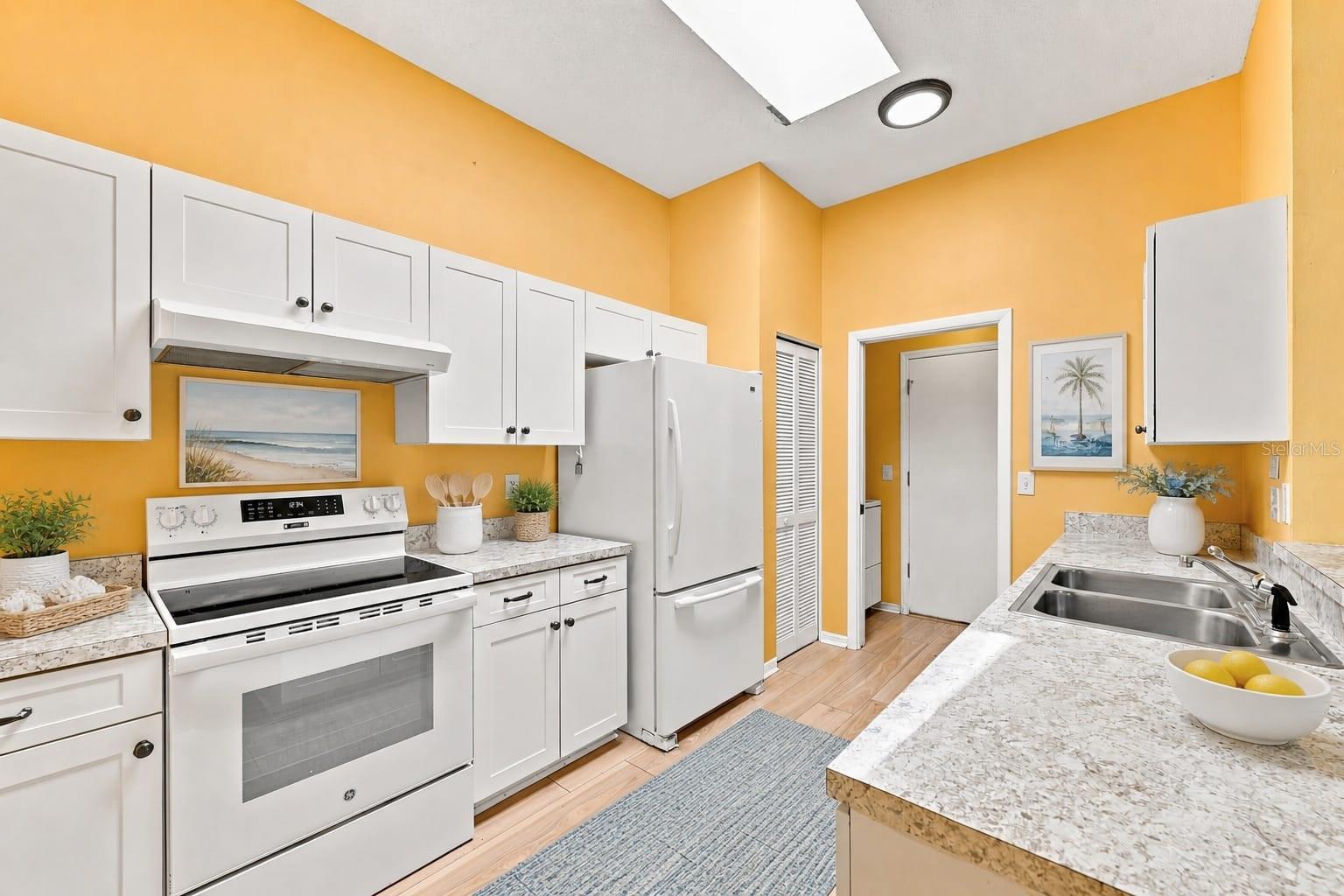 2472 NANTUCKET HARBOR LOOP — photo 17