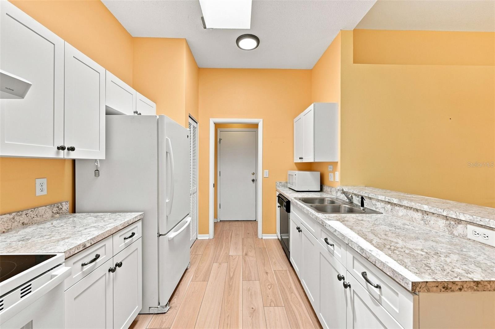 2472 NANTUCKET HARBOR LOOP — photo 18