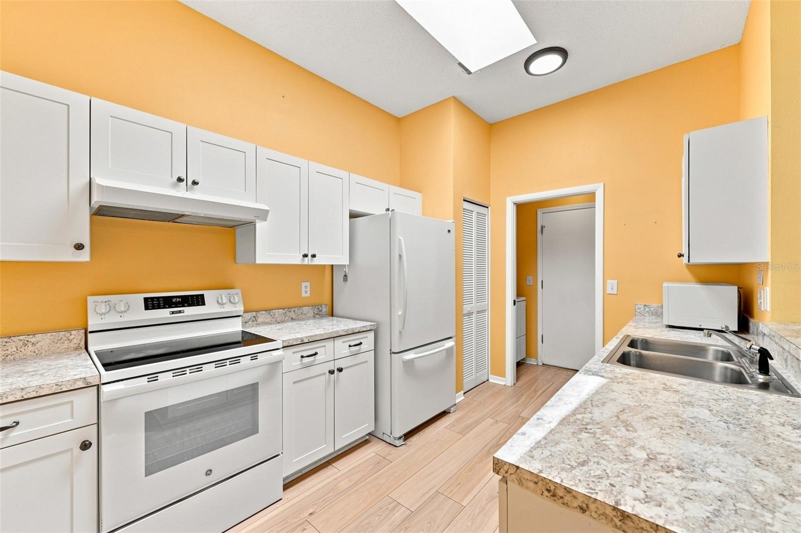 2472 NANTUCKET HARBOR LOOP — photo 16
