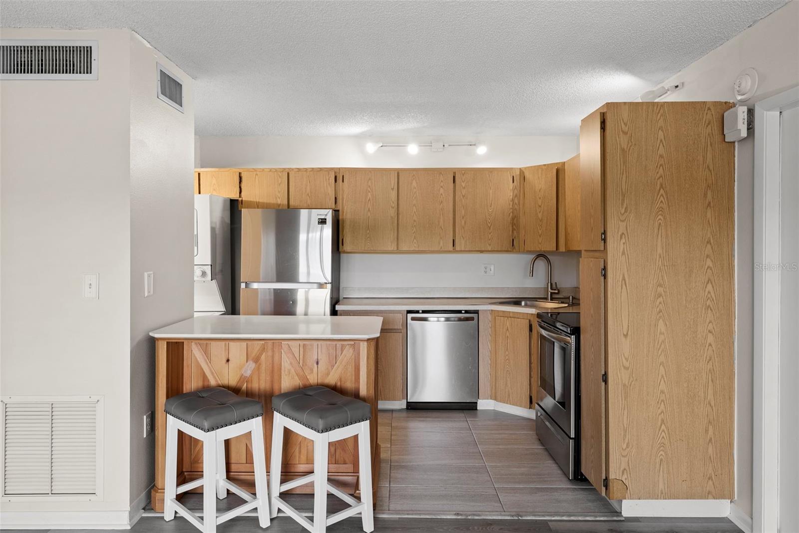 1423 PINE GLEN LN #C1 — photo 6