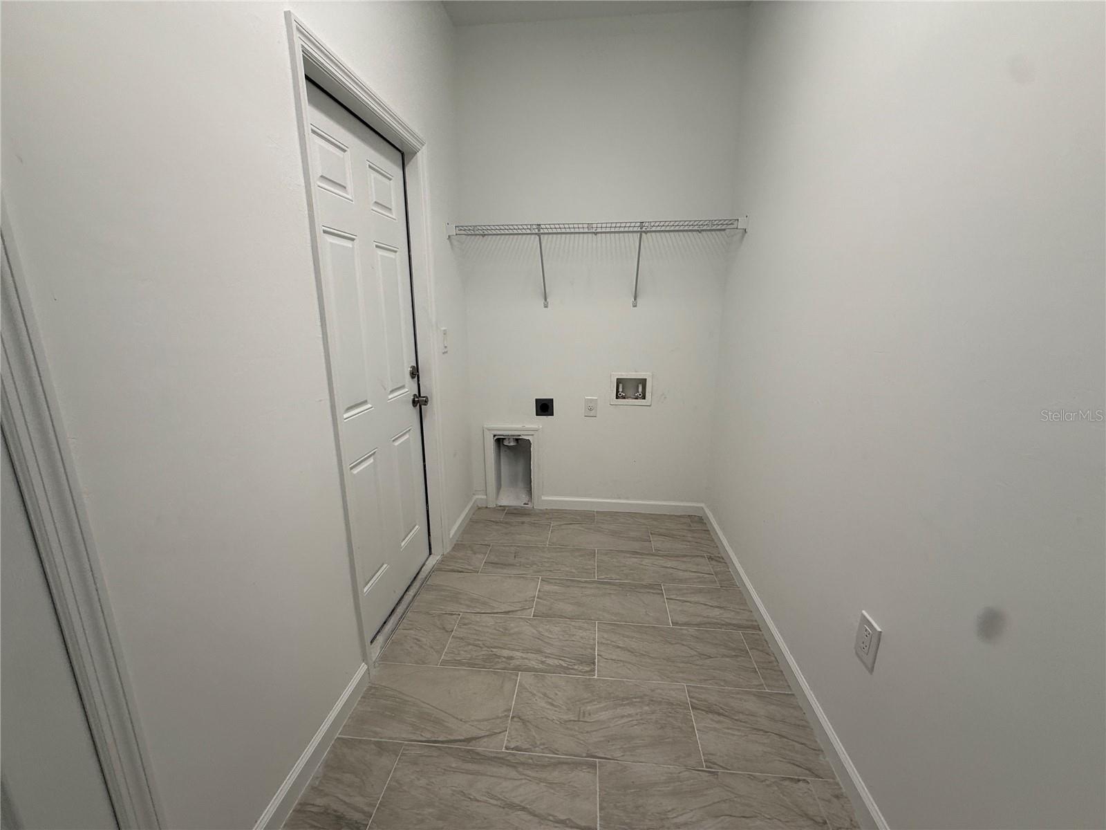 2964 WELLS AVE — photo 18