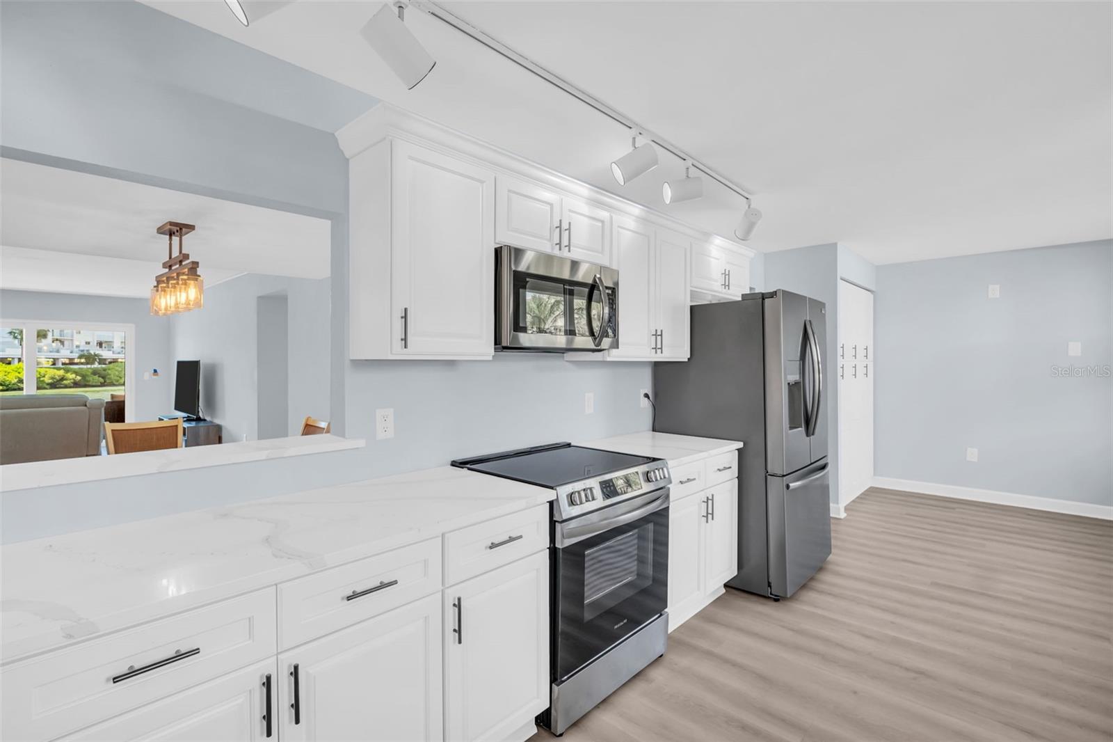 7930 SUN ISLAND DR S #104 — photo 4