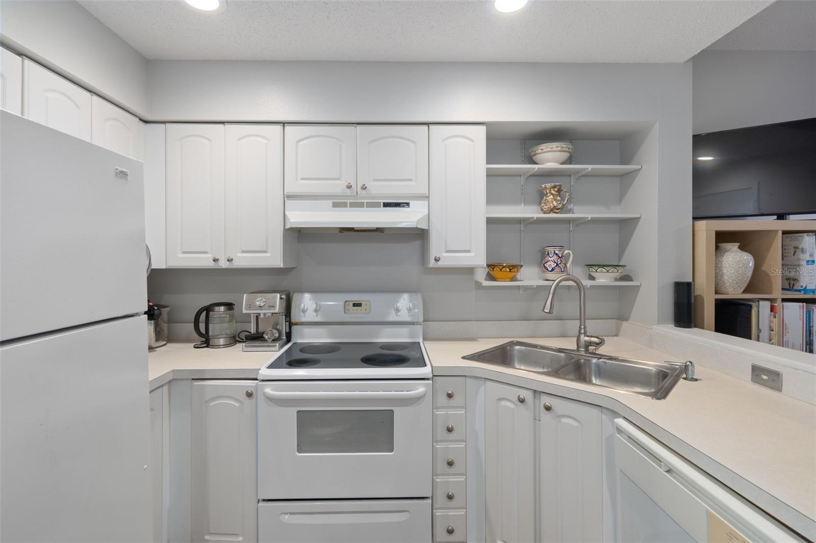701 MIRROR LAKE DR N #317 — photo 17