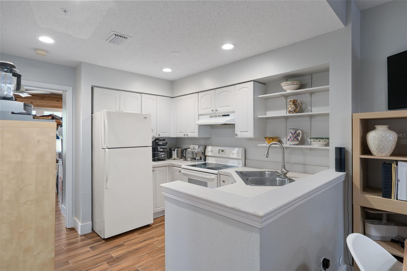 701 MIRROR LAKE DR N #317 — photo 15