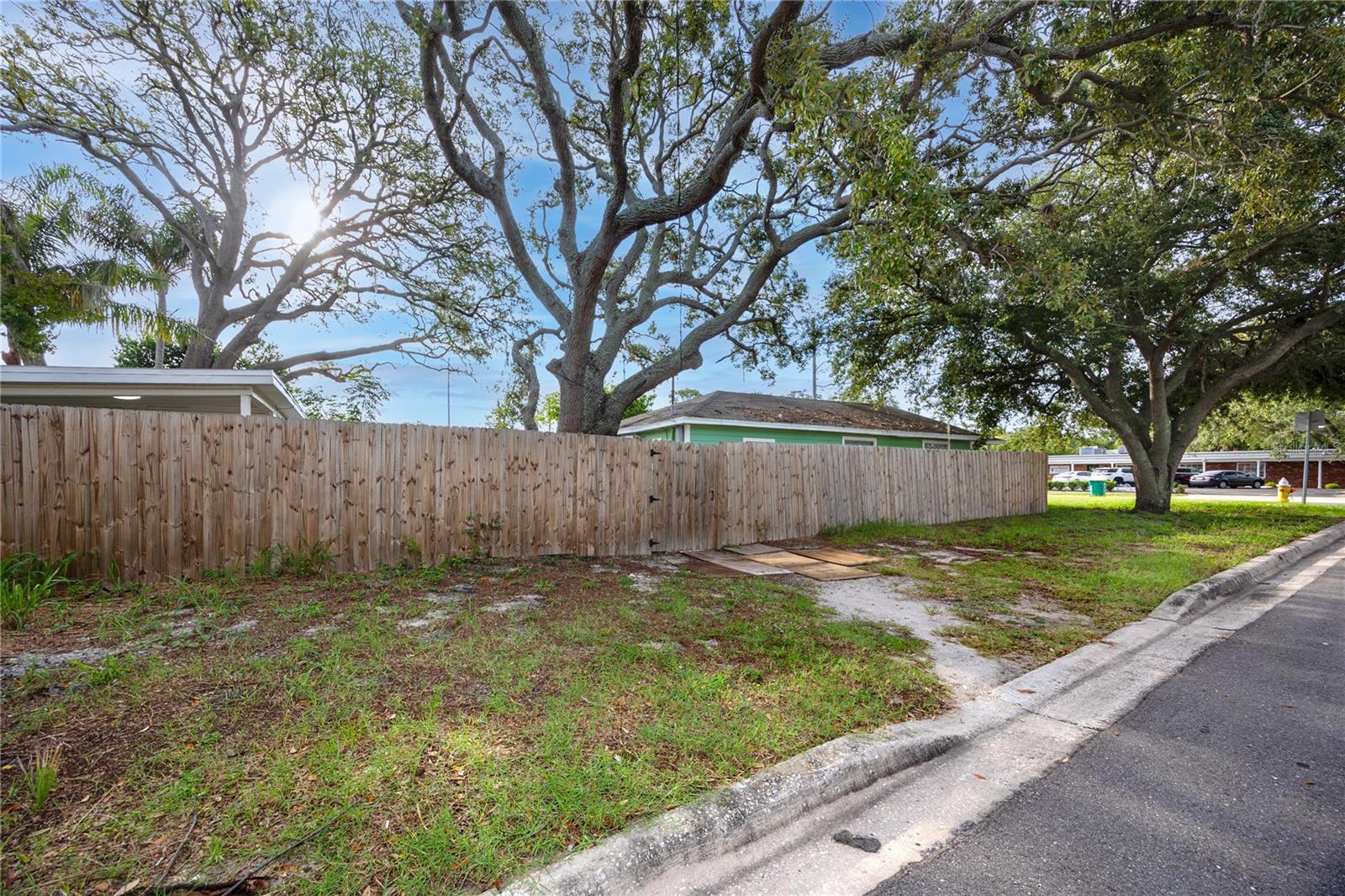 1250 LAKEVIEW RD — photo 36