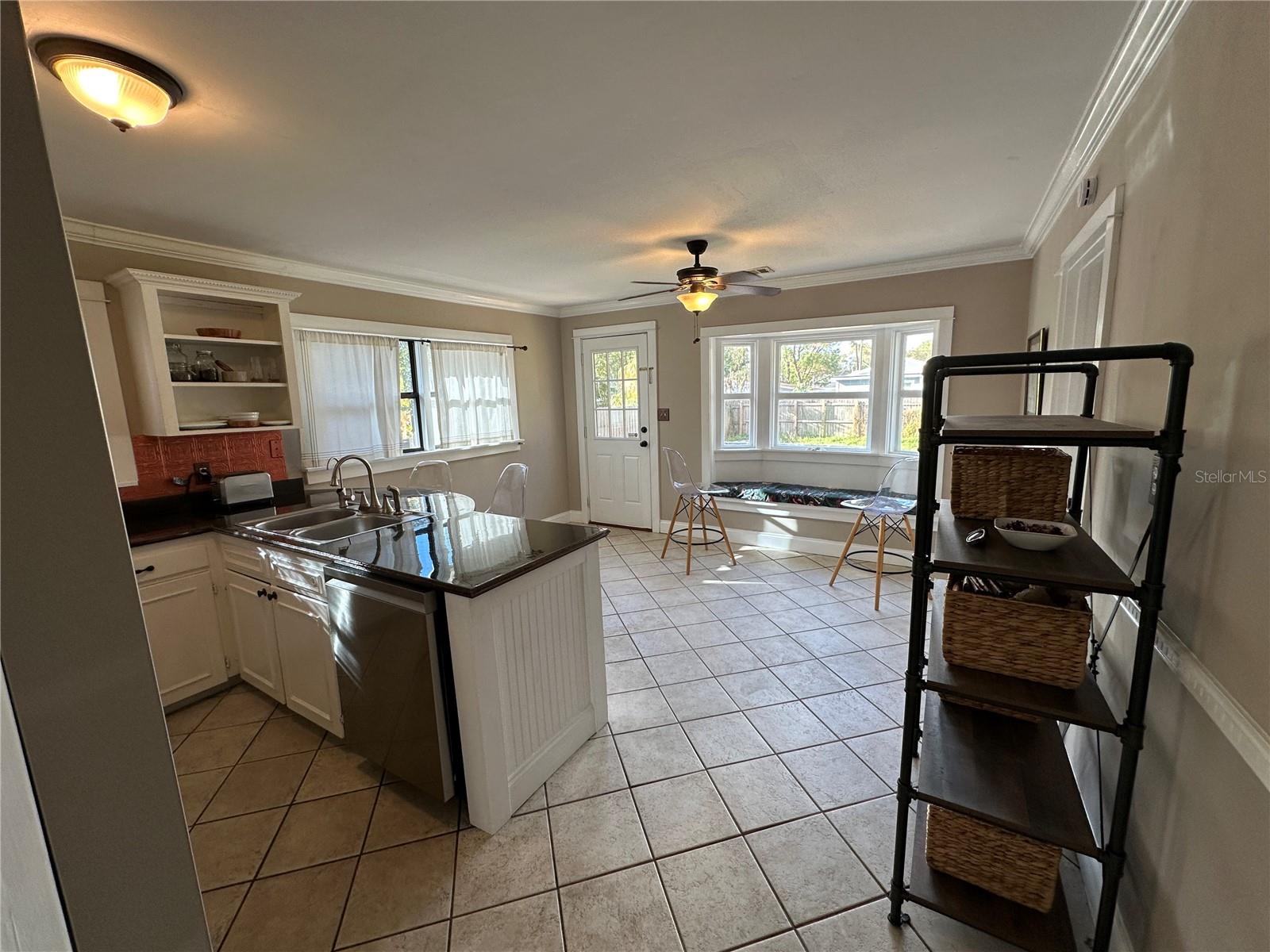 1308 E FRIERSON AVE — photo 10